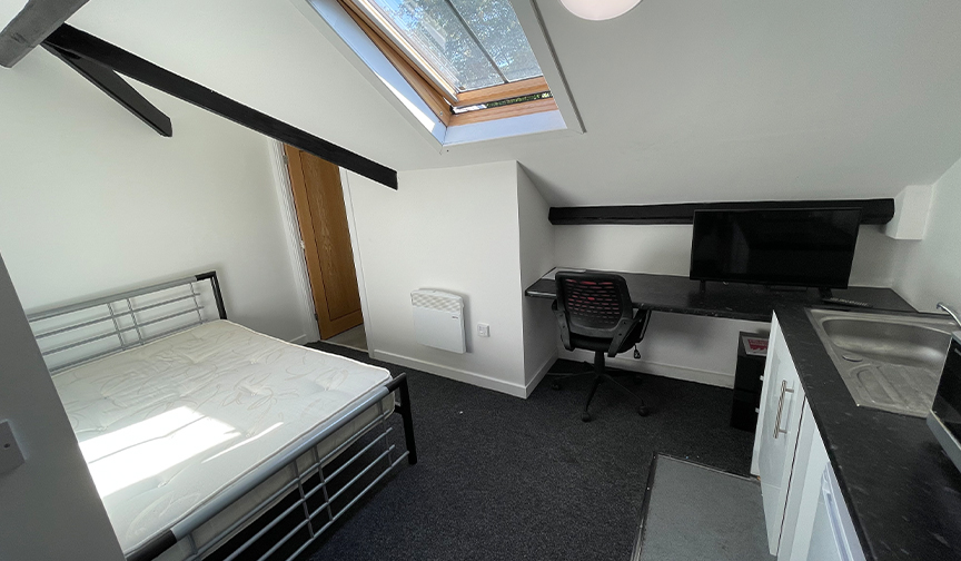Superior Studios in Leicester with a large desk, TV, sleeping area