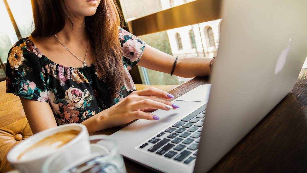 Student at Leicester Student Accommodation using AI at Leicester University