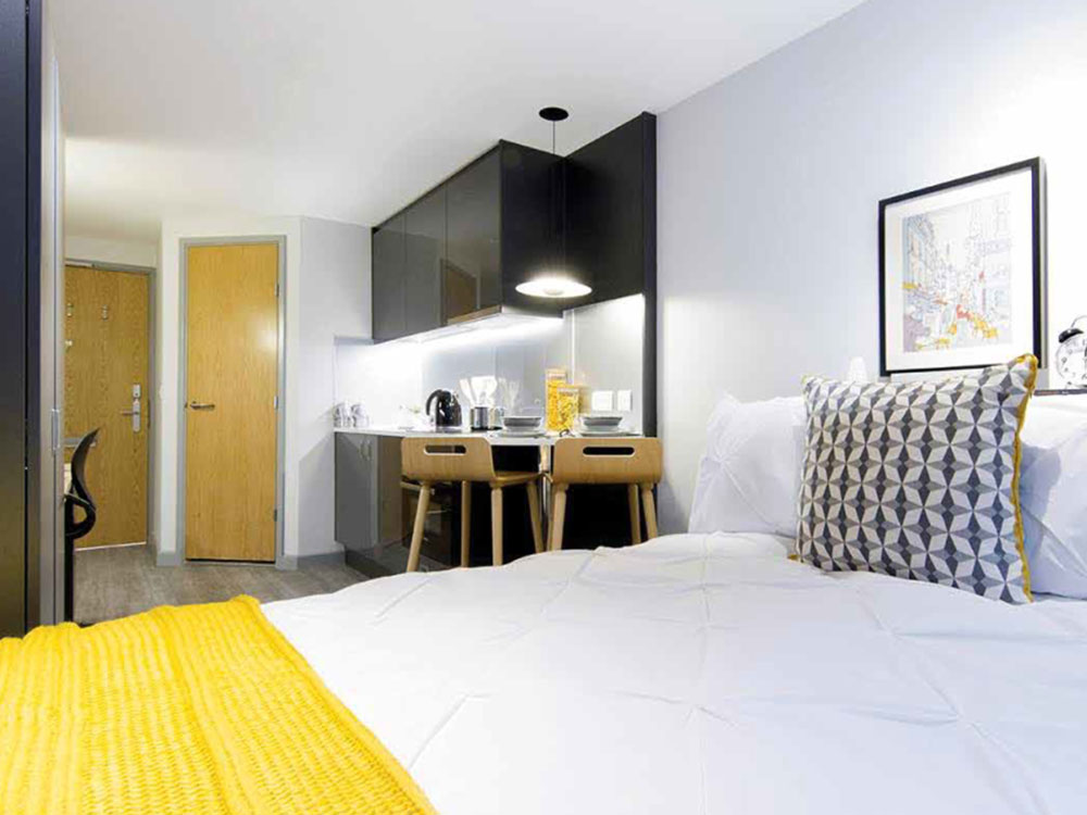 Forest Rise Loughborough - Student Bedroom with kitchen and double bed