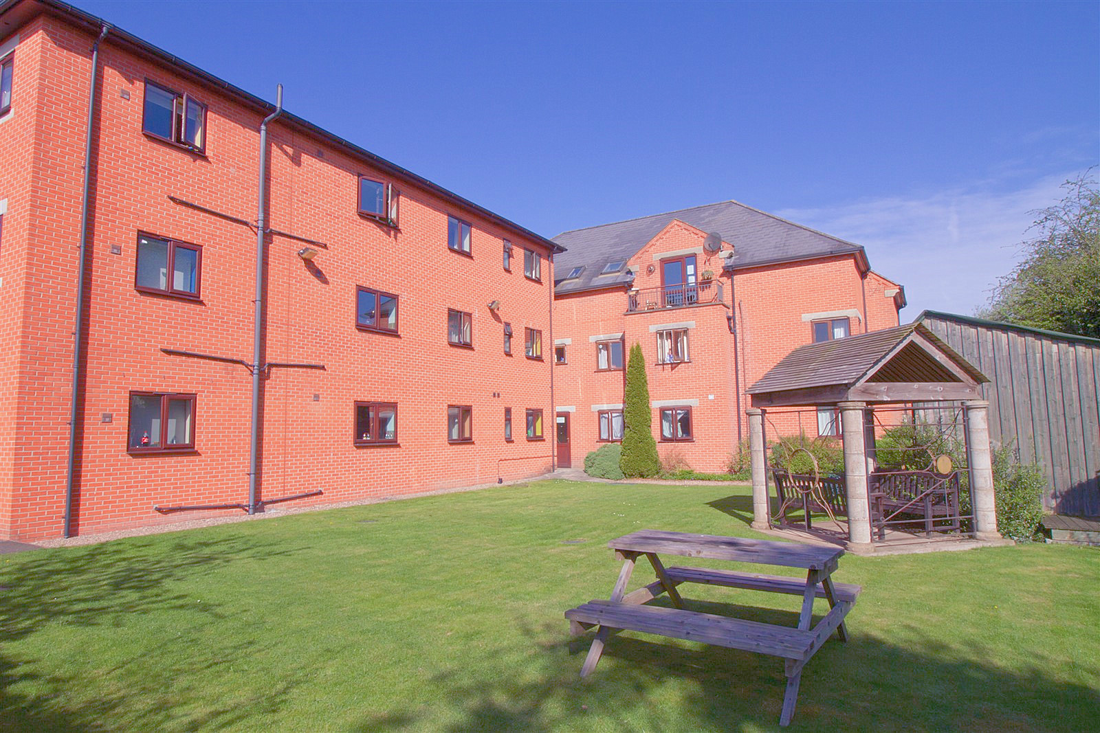 Kingfisher Halls Student Accommodation Block A - en-suite, studios and 1 bedroom flats