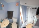 Radmoor House Loughborough Student mezzanine rooms - En suite shower, sink and toilet