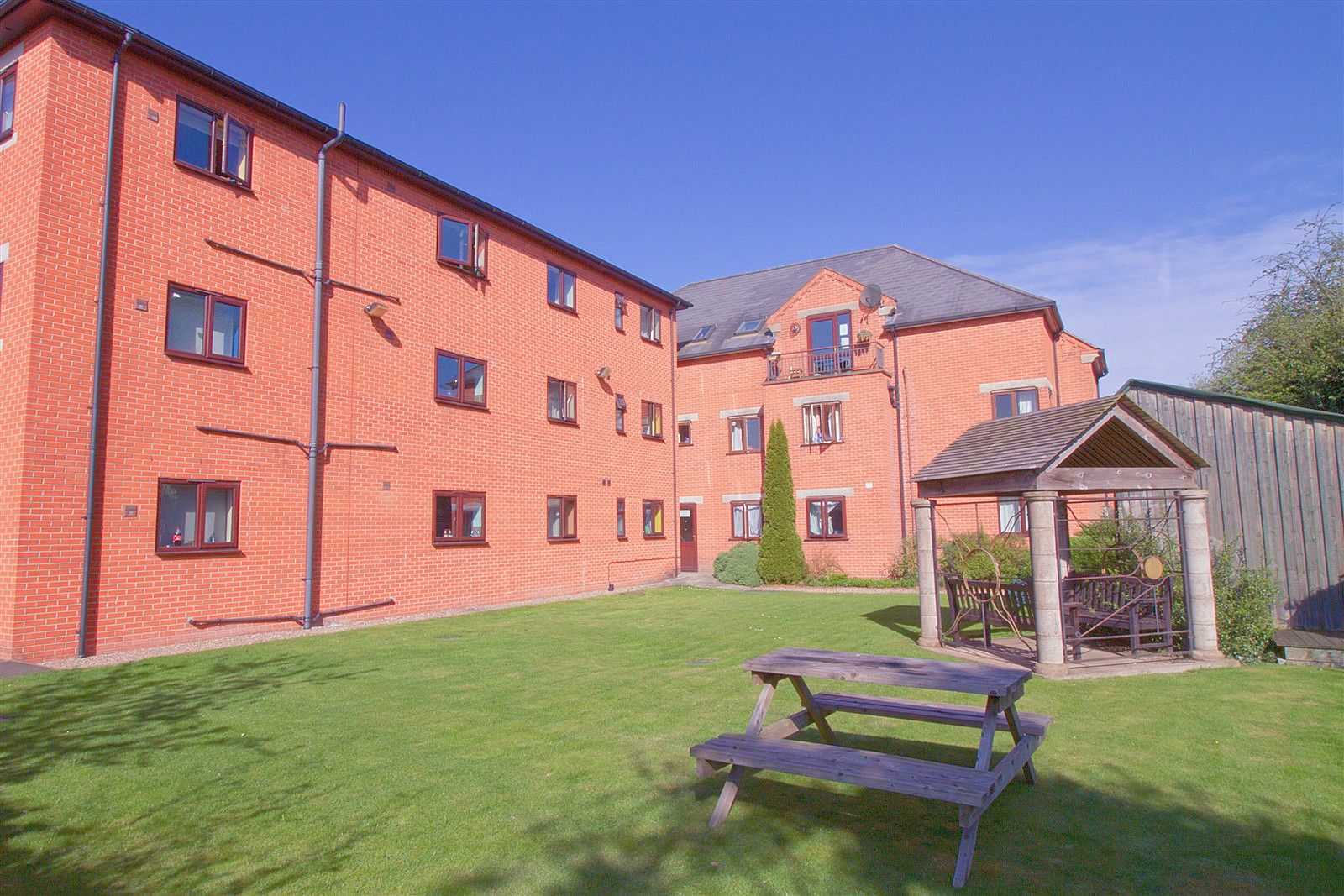 Kingfisher Halls Student Accommodation Block A - en-suite, studios and 1 bedroom flats