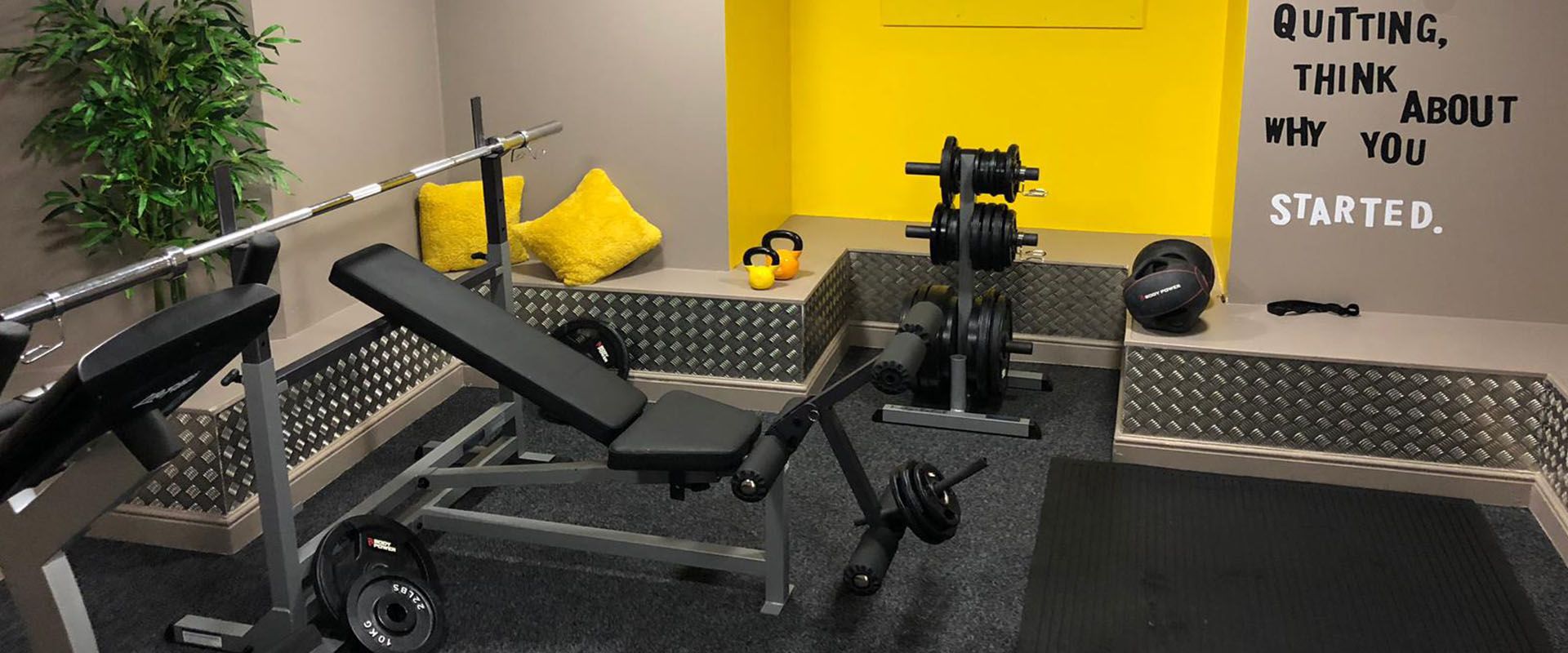 A free onsite gym available for tenants only